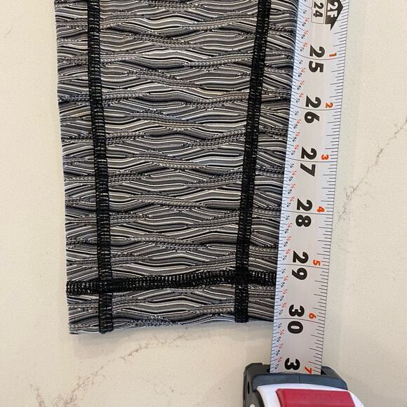 Lululemon Speed Tight‎ II Leggings Textured Wave Silver Spoon Black Size 6 - Picture 8 of 9